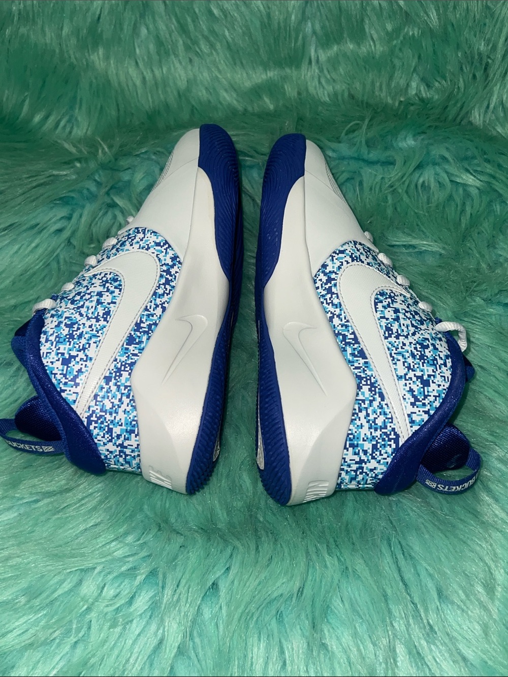 Nike Team Hustle D9 GS 'Digital Pixel 5Y - Like New - Picture 5 of 8